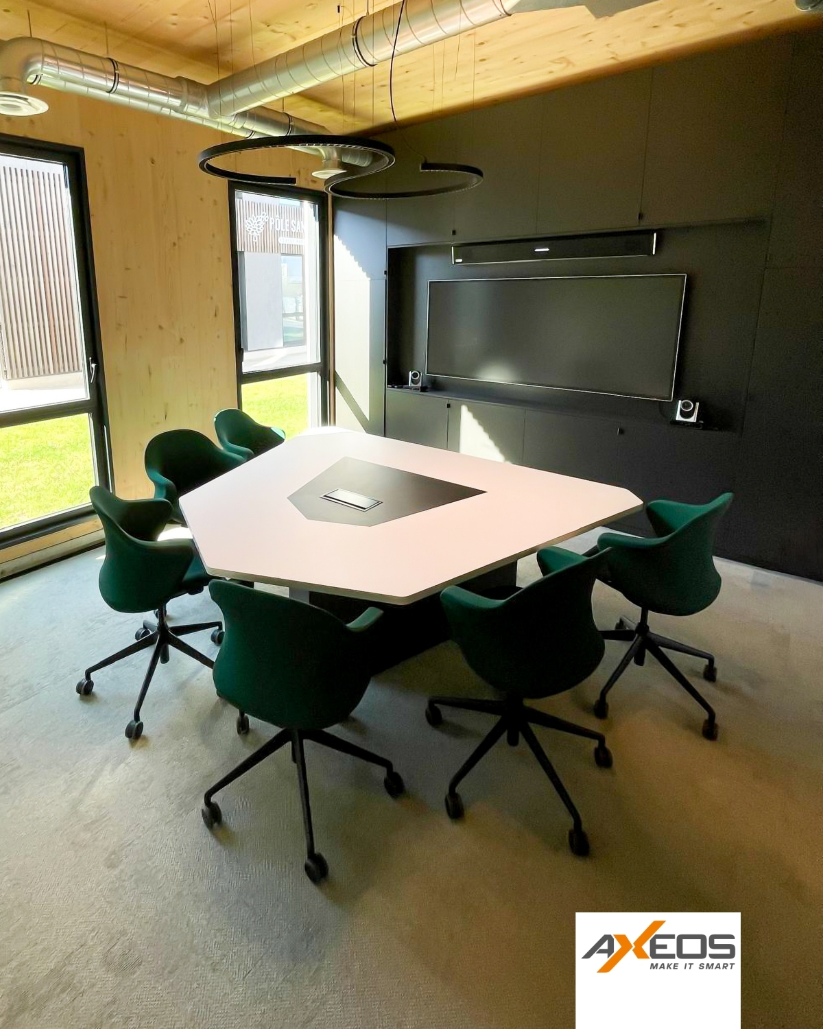 Table Huddle Room Axeos Televic Conference (2)